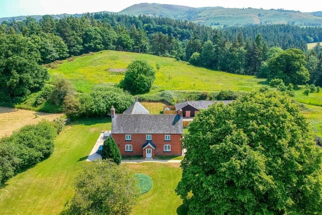 Calcot Cottage is in an idyllic location