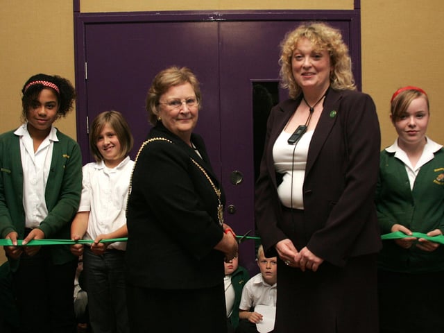 The official re-opening of Standens Barn Primary School after refurbishment. Pictured in 2007: Northampton Mayor Lee Mason and head Robyn Wisbey cutting a ribbon.
