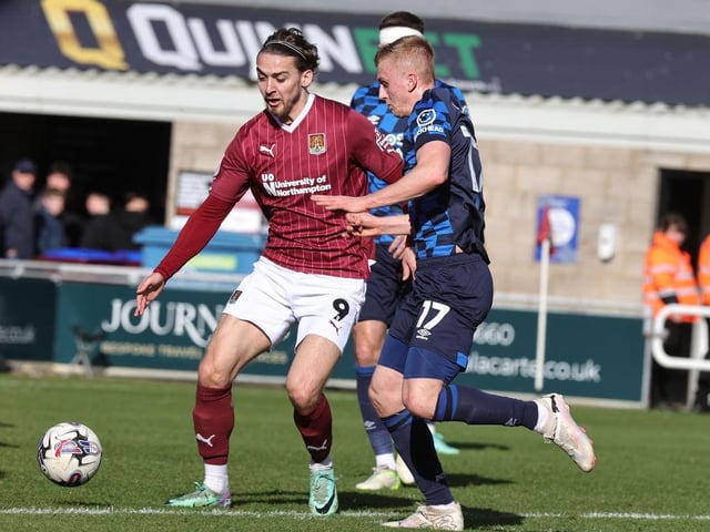 An absolute machine as Town's sole forward. Often had no-one anywhere near him but he ran relentlessly, constantly harrying and hassling opposition defenders and chasing down countless lost causes, one of which led to the game's winning goal. It was outstanding work and vision to create Hoskins' first half strike... 9