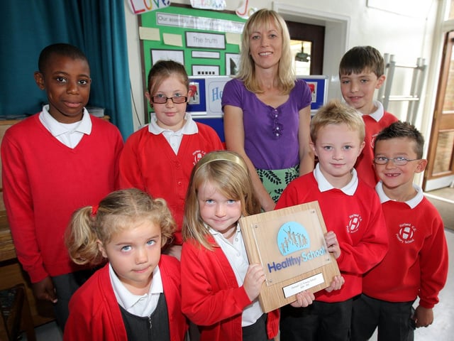 2009: Dawn Macaulay, healthy schools advisor, presenting a Healthy Schools Award to pupils at Hartwell Primary School.