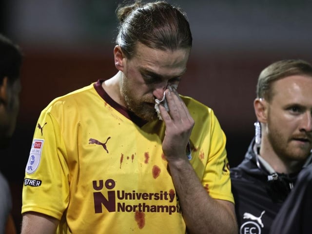 Only on the pitch for a matter of minutes before taking a nasty blow to the face. Looked like a potential eye/nose injury. Seems unlikely that he'll be available for the weekend... 6