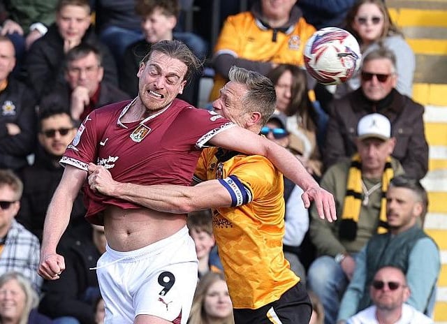 Drafted in at the last minute due to Costelloe's injury, his first appearance in nearly two months, and toiled away gallantly in the circumstances. Not much fell for him though... 6