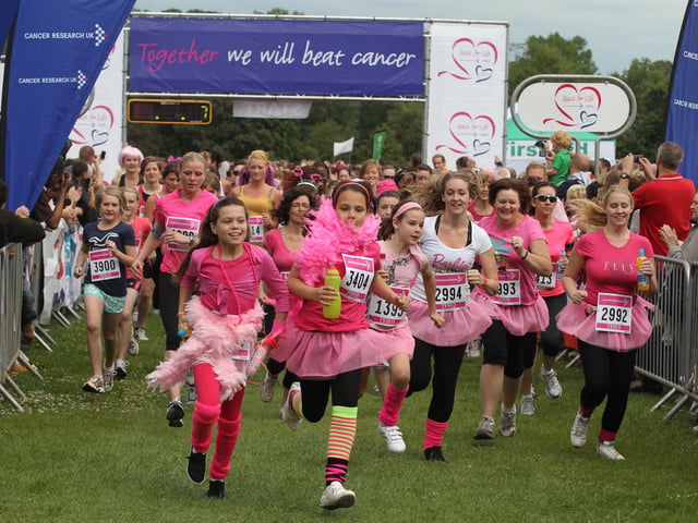 2011 - Over a thousand women set off on the 5k Race for Life at Abington Park in Northampton.