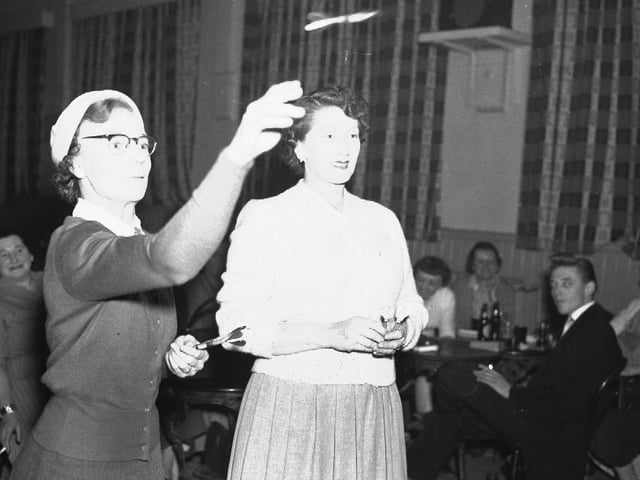 Women's darts final, Britannia Inn v Tree of Liberty, November 3, 1958