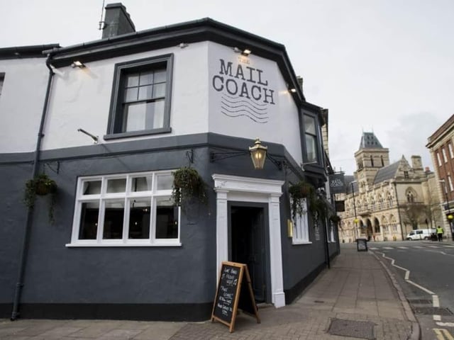 ‘Brunch club’ at The Mail Coach is priced at £28 per person. You select a dish from their set menu, varying from burgers and breakfasts to waffles or pizza, and kick back for two hours of bottomless drinks.
You can upgrade for £5 per person if you would like to choose from a wider selection of burgers and pizzas, or for bottomless wings.
The drinks on offer include cocktails and fizz, draught pints and Gordon’s gin and mixer, but you can level up to Tanqueray gin and mixer, cocktails and lager and craft for an additional £5 per person.
Phone number: 01604 637656