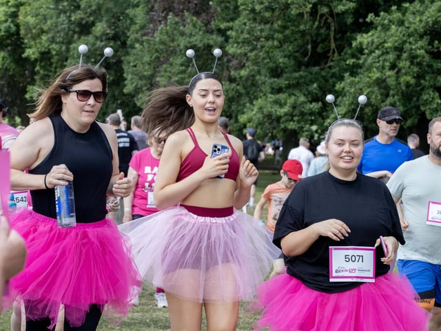 Hundreds of participants ran, jogged and walked around Abington Park on Sunday to raise money for Cancer Research UK.