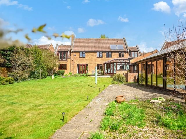 Vicarage Close, Hackleton, Northampton, Northamptonshire, NN7