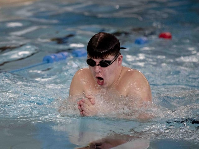 The event was held on Saturday February 25 at The Duston School. It aimed to get participants who cannot swim started, and assess and improve the ability of those who already can swim.