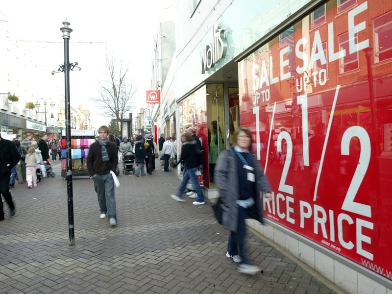 2006 - Sale shoppers in Abington Street
