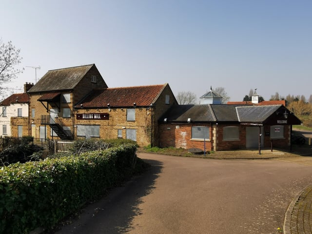 The Great Billing pub closed for the Covid pandemic lockdown in March 2020 and never reopened. The team running the Greene King pub reportedly declined to renew their lease after it expired in the summer of 2020. Now it sits boarded up, overgrown and abandoned.