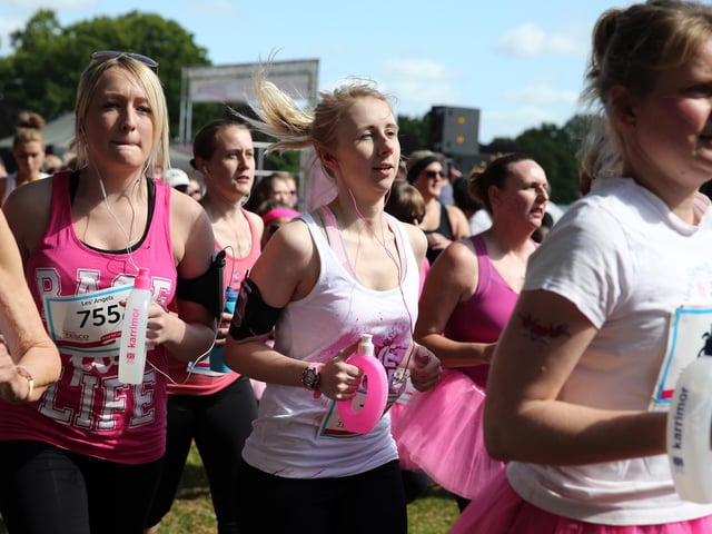 2015 - Start of the 10k Race for Life at Abington Park, Northampton.