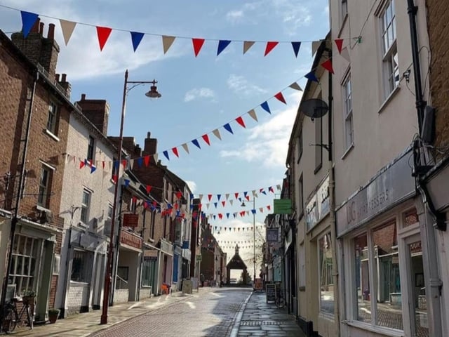 Muddy Stilettos said: ”This dynamic and well-connected market town has a wealth of new housing but has kept hold of its charming character. It’s also having a bit of a renaissance, with cute shops springing up in the 16th century town centre, jostling for place with edgy bars and cosy cafés.”