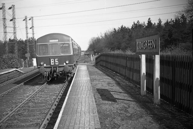 A diesel train enters Cox Green station in May 1959.