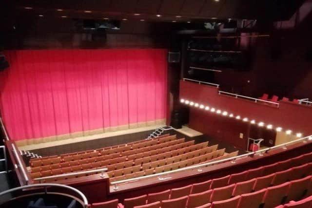 You can enjoy the best of touring theatre, music, film, broadcast arts and community events in Wellingborough at the Castle Theatre. Location: Castle Way, Wellingborough, NN8 1XA.