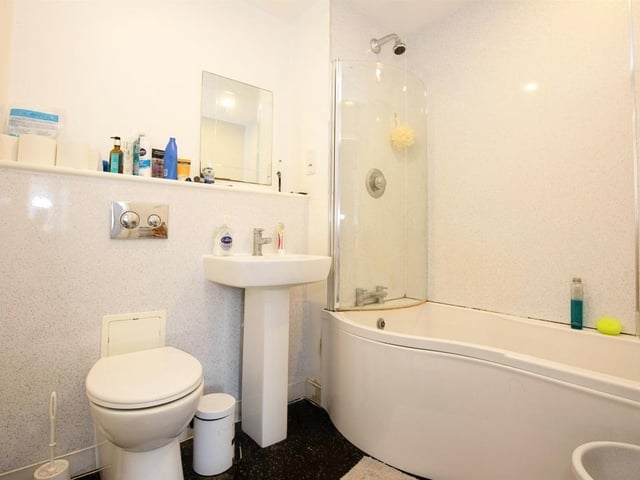 Located in Northampton town centre is this two bedroom apartment situated on the fourth floor. Benefits include parking and a convenient location for all local amenities including Northampton train station. For sale by the Modern Method of Auction.