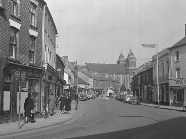 Street scene, possibly Kettering Road, date unknown