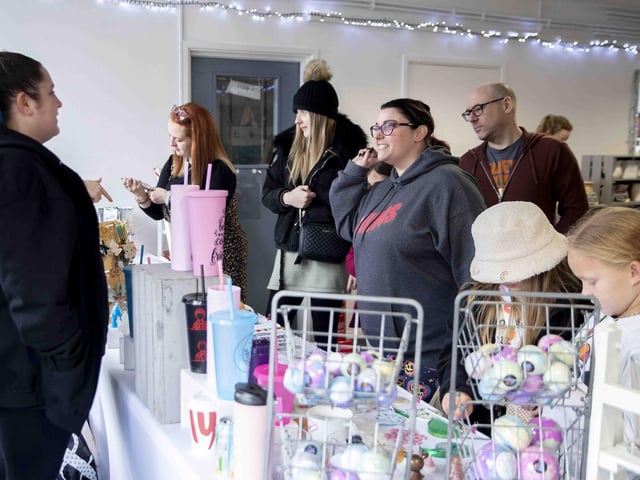 19 stalls and Santa’s Grotto were open from 10am until 3pm, and it posed a great opportunity for visitors to kick start their Christmas shopping.