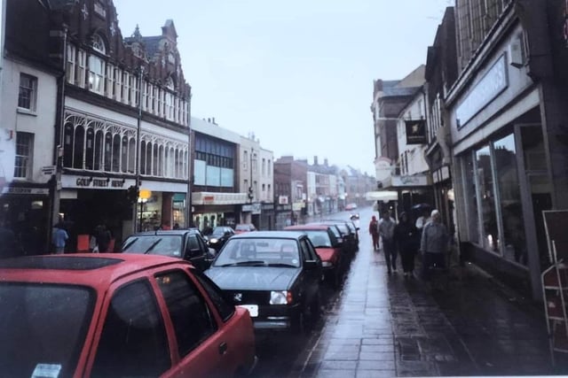 Nostalgic photos of the town centre from 30 years ago