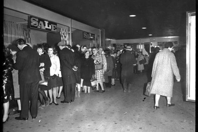 New Year sale queues at Adnitts in 1965.
