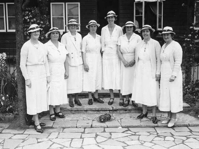 26th August 1938: The Northampton Ladies' Bowling Team at the finals of the Englishwomen's National Bowling Championships at Wimbledon Park, south London. (Photo by David Savill/Topical Press Agency/Getty Images)
