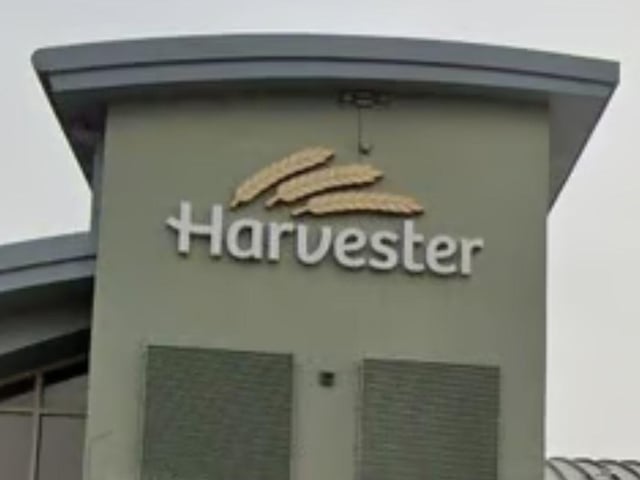 Harvester at Riverside offers a ‘Dish & Drink Saver’ deal from 11.30am until 4pm from Monday to Friday. This is exclusive to members of their flavour fan club, which you can sign up to online. Upon signing up, you can get 25 percent off food. Their lunch set menu is also available, with two and three courses from £14.99.