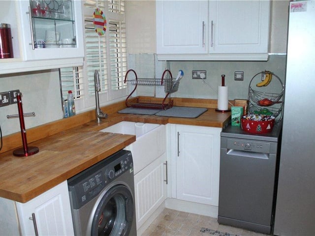 This house in Fairfield Square, Cosham is up for sale.