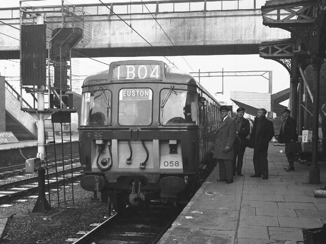 Electric train at Northampton Castle station