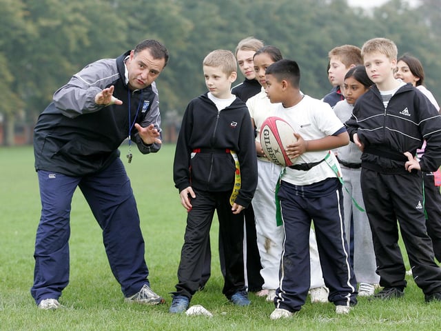 Headteacher Leigh Wolmarans at Castle Primary School coaching pupils on the Racecourse.