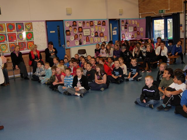 Northampton Mayor Michael Hill visiting  Briar Hill Primary School to do an assembly.