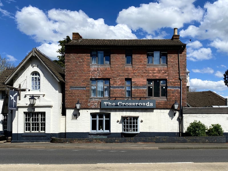After passing the locks, our first stop was at the Crossroads, a beautiful, country-style pub in Weedon, where we enjoyed a delicious meal served by Ryan, Zoe, and Claire.