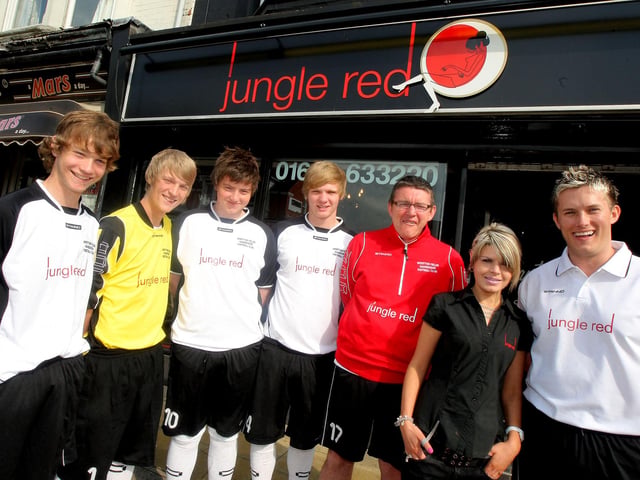 Jungle Red were the new sponsors of Wootton Field Warriers in 2009. Salon Owner Debbie Smith and Manager Danny Armsby are pictured far right.