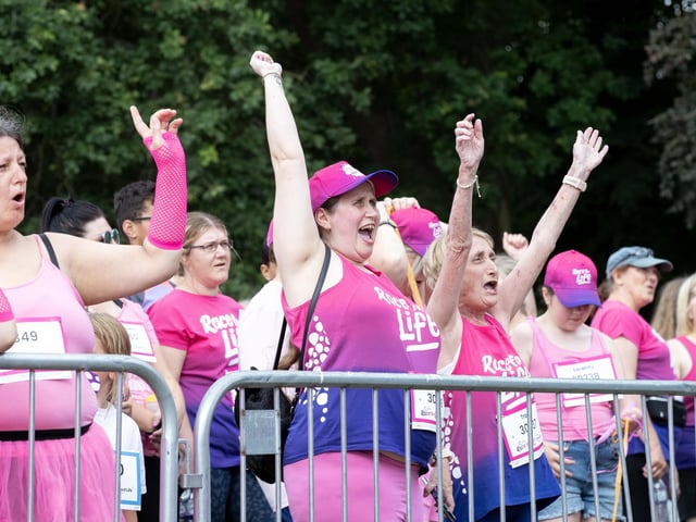 Hundreds of participants ran, jogged and walked around Abington Park on Sunday to raise money for Cancer Research UK.