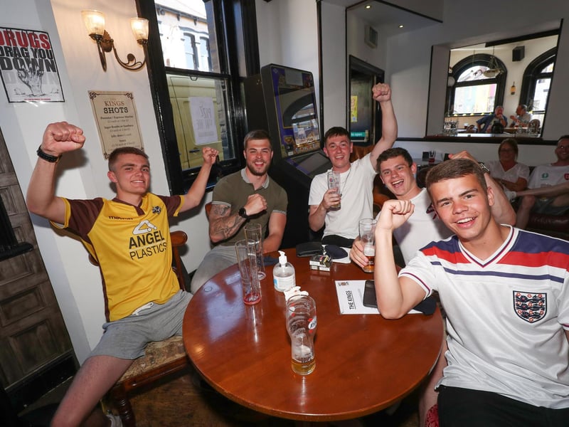 Fans at The Kings Pub in Southsea.
(220421-7042)