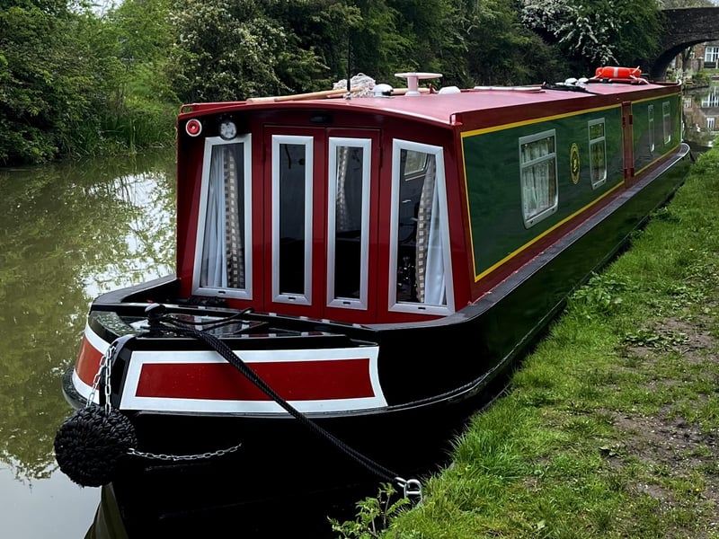 Our floating residence for the week was the "shiny and new" Kentish Plover, a 58-foot narrowboat that was constructed at the ABC Leisure Group headquarters in Alvechurch, Worcestershire.