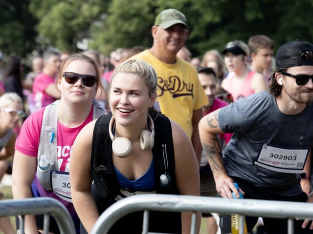 Hundreds of participants ran, jogged and walked around Abington Park on Sunday to raise money for Cancer Research UK.