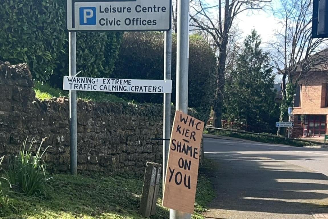 The signs are usually placed on prominent roundabouts or directional signposts.