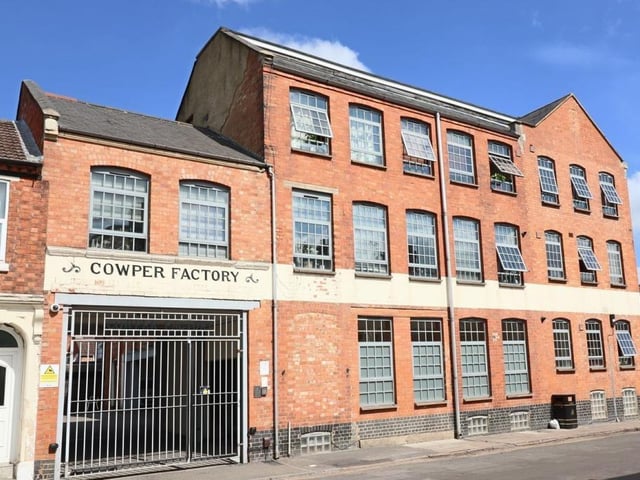 Tenure: Leasehold
Archways Real Estate are marketing this one bedroom top floor factory conversion in a sought after location close to the town centre. Accommodation briefly comprises; open plan living space, one bedroom & En suite. Cowper factory offers a real taste of loft style living with exposed beams and brickwork together with modern fittings.