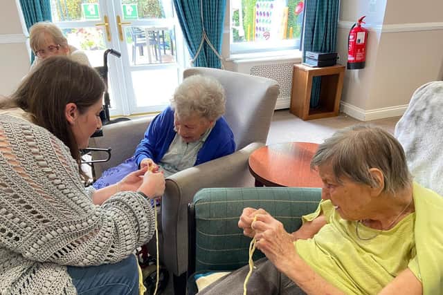 Knit and Natter with Volunteer