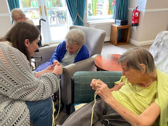 Knit and Natter with Volunteer