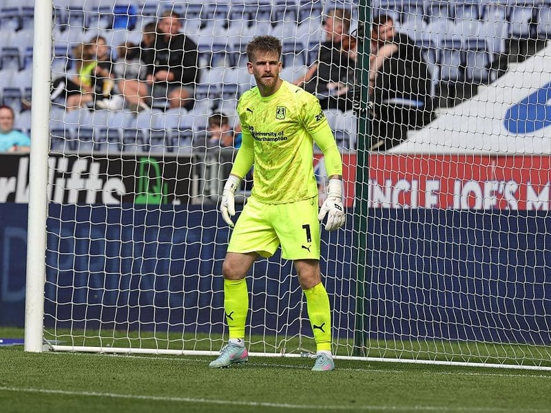 Couldn't do much about Murray's well-placed opener but Weir's header seemed to go through him. Deflection rendered him helpless for the third. Excellent save from a first half free-kick and a couple of late stops prevented further damage... 6.5