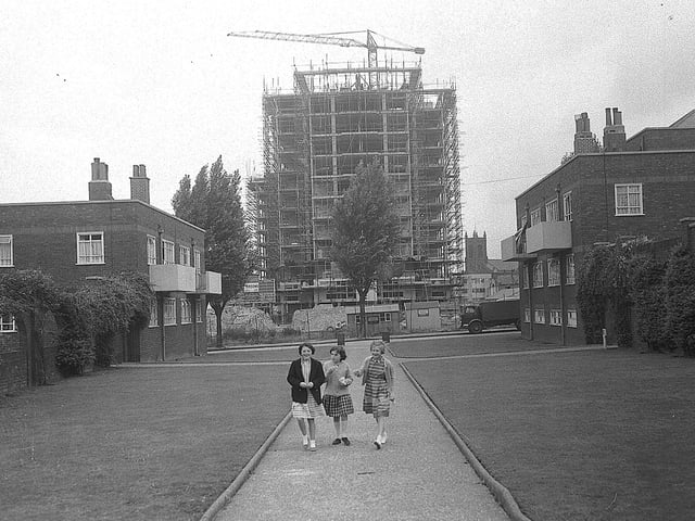Building 12-storey flats, Spring Boroughs, in August 1961