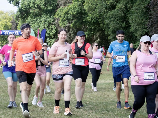 Hundreds of participants ran, jogged and walked around Abington Park on Sunday to raise money for Cancer Research UK.