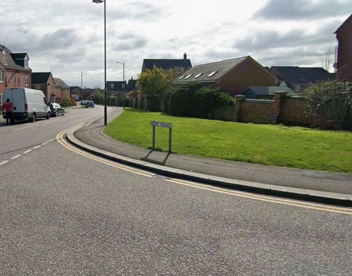 Teenagers tried to stop shoplifter who threatened staff and customers ...