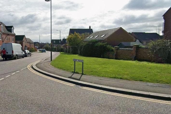 Teenagers tried to stop shoplifter who threatened staff and customers ...