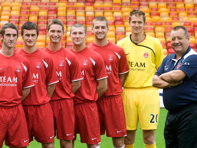 Look at Jimmy Calderwood. Seems he is delighted with a joke he has just told. It appears Mark Kerr didn't get it. Sam Stewart thought it was okay but it landed well with
Gary McDonald, Tommy Wright, Charlie Mulgrew and Bertrand Bossu.