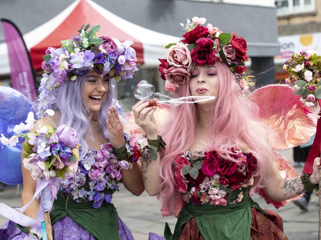 Hundreds enjoyed music, circus acts, and memories from the decade during a sixties celebration event in Northampton's Market Square on Saturday (September 24).