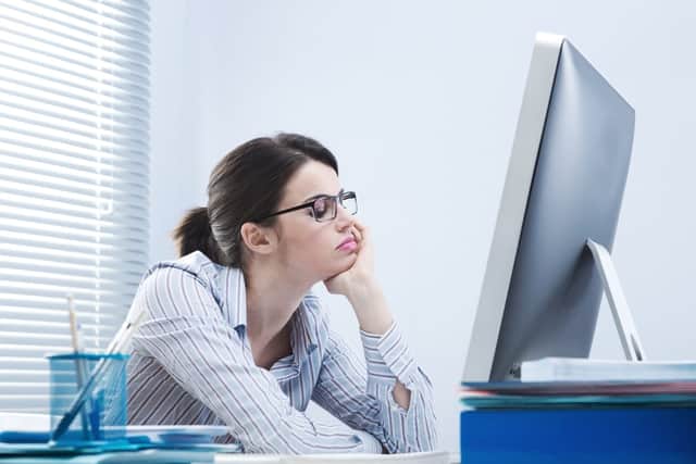 Have you ever been so incredibly bored at work before? (Photo: Shutterstock)