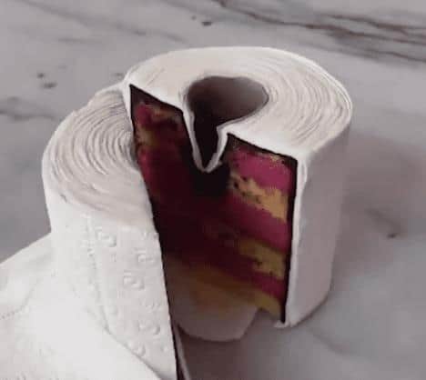 Have you seen the crazy cakes online? (Photo: @redrosecake_tubageckil)