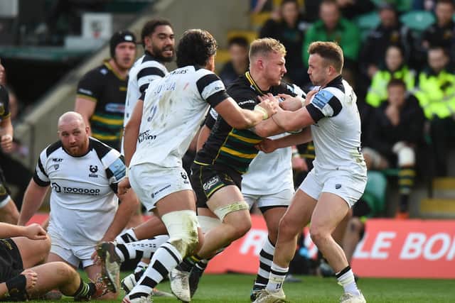 Age: 26. Position: Back row
