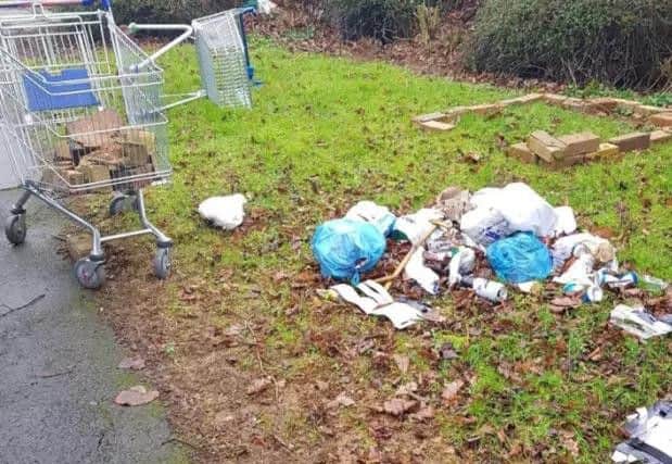 Fly-tipping in Baukewell Court, Lumbertubs